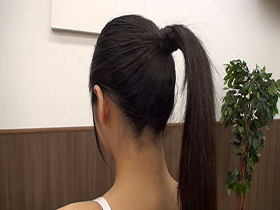 素人娘の全裸図鑑22　今時の女の子12名が恥らいながら脱衣していく様子をじっくり撮影した、変態紳士のためのヘアヌードコレクション　サンプル画像02